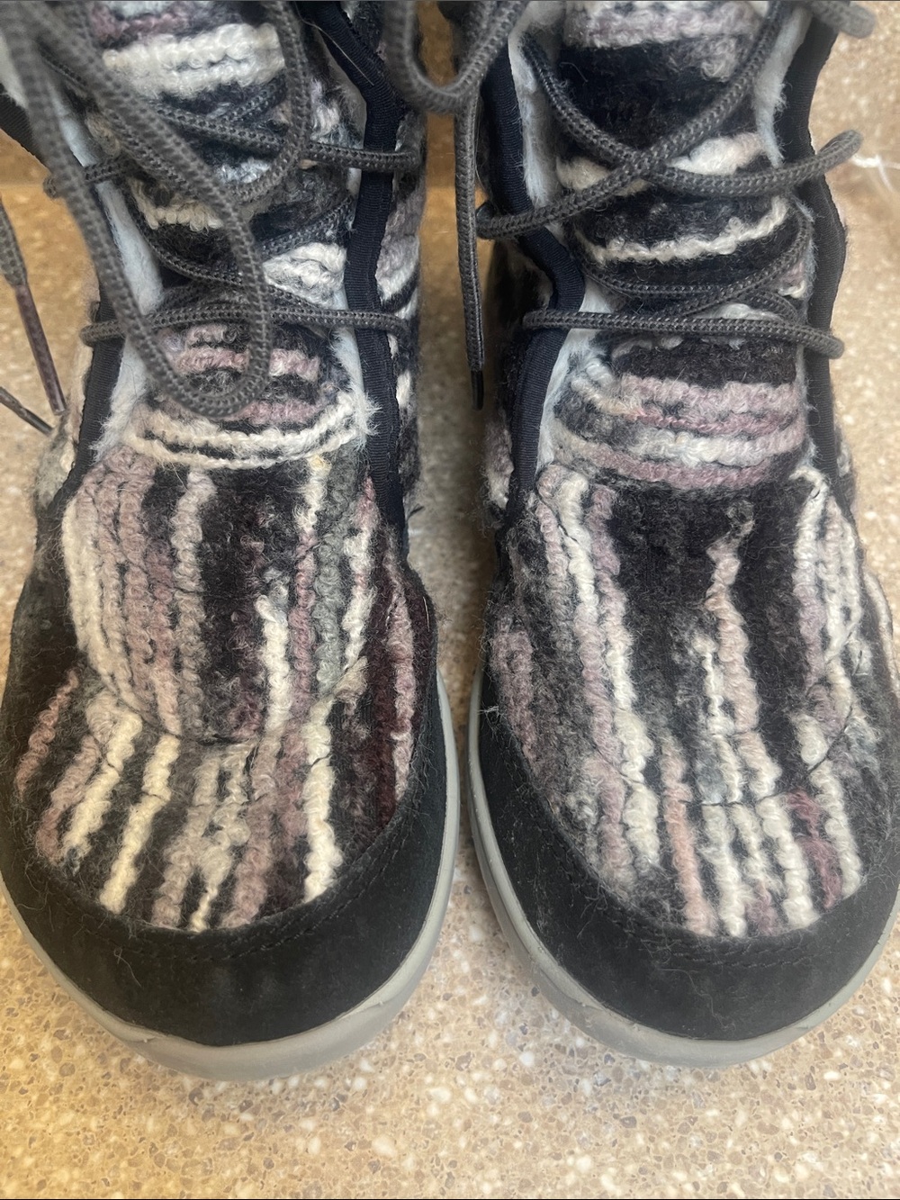 Merrell Women's lace up lined snow boots size 9 - Picture 3 of 7